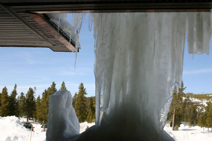 Snow stalagmites and stalactites